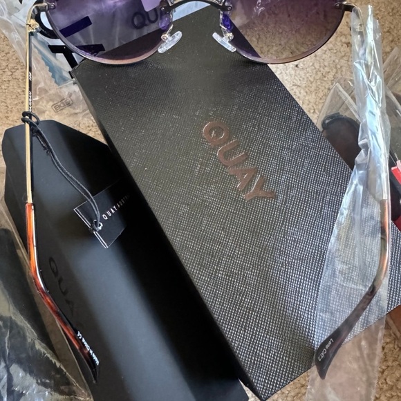 BNWT Quay “FARRAH” slv/purpnkyel Sunglasses - Picture 4 of 8